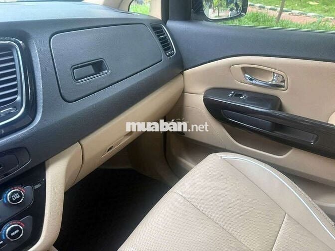 Kia Sedona 2018 Dầu Trắng 7 chỗ