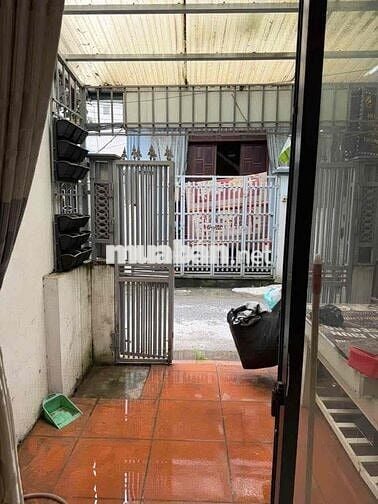 Cho thuê nhà Bát Khối mặt ngõ chính ô tô thông