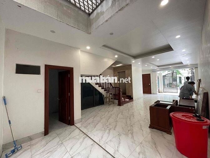 cho thuê liền kề 90m2 x 5 tầng thang máy full đồ