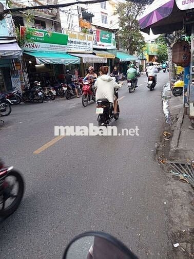 Share MB khu buôn bán ăn uống đông đúc