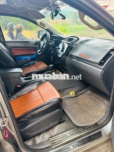 Ford Ranger XLS 2016 Bạc 5 chỗ
