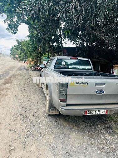 Ford Ranger XLS 2016 Bạc 5 chỗ