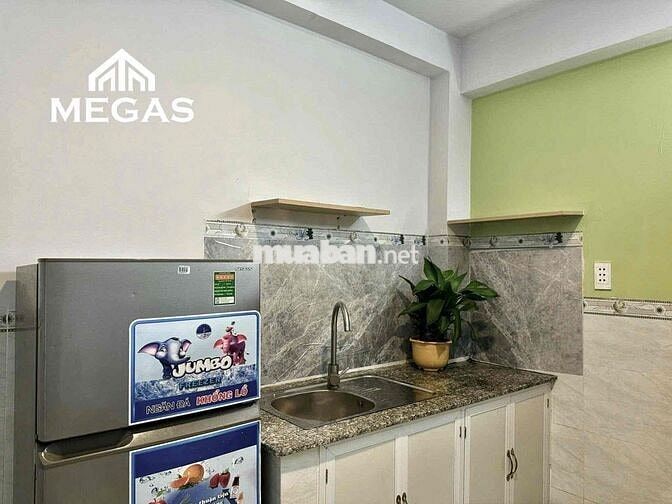 Ngay chợ Thủ Đức - Studio đầy đủ nội thất - Có thang máy,hầm xe - 2tr8