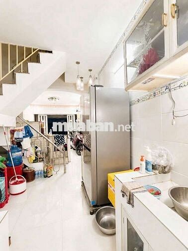 Nhà CHIẾN LƯỢC [3,3x10 - 1 lầu, 2pn, 2toilet] 7tr/tháng