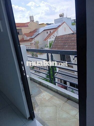 Cho thuê phòng trọ 33 m2 tại góc Phan Đăng Lưu, Nơ Trang Long