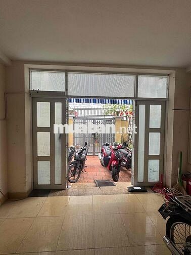 Phòng trọ giá rẻ lầu trệt, 20m2, cửa sổ thoáng mát, sát ĐHCN,BV175,