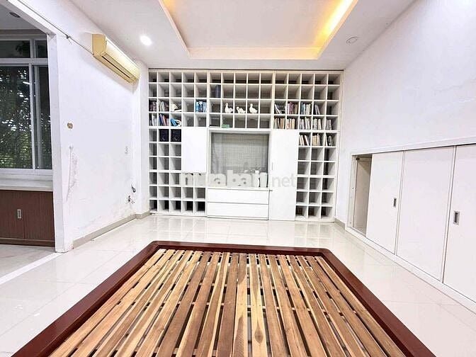 Giáp Q7, Phòng Full NT, Tách Bếp, Rộng 50m2, Cửa Sổ Trời , Thoáng Mát