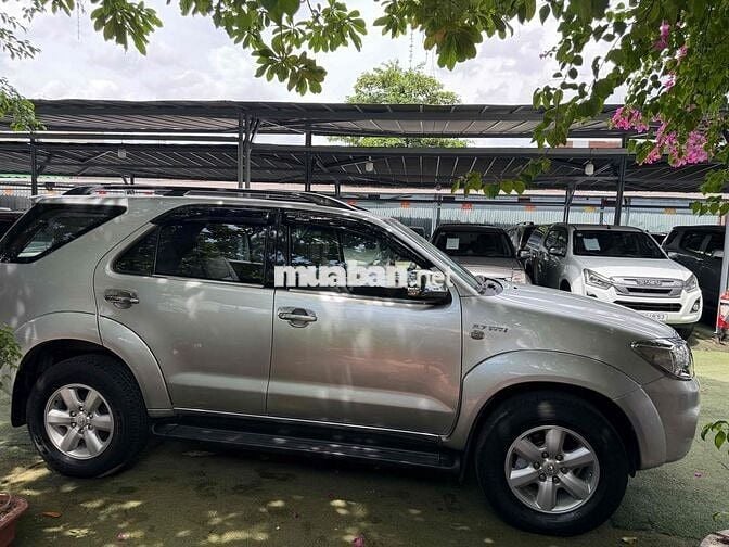 Toyota Fortuner 2009 2 cầu Bạc 138.000 km