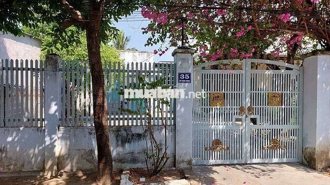 Về quê cần bán gấp nhà vị trí đẹp phong thủy tốt