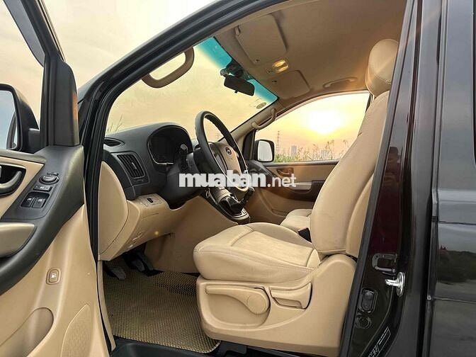 Hyundai Grand Starex 2016 9 chỗ Số sàn Đen