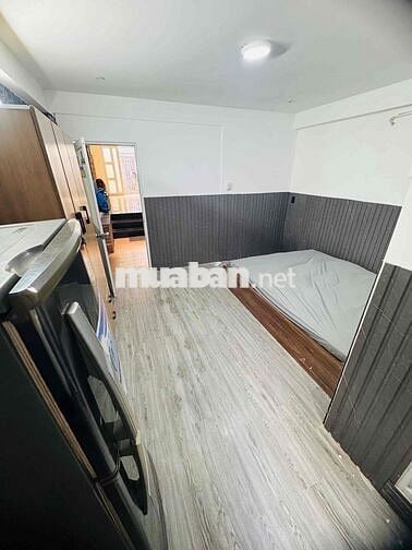 Phòng trọ giá rẻ lầu trệt, 20m2, cửa sổ thoáng mát, sát ĐHCN,BV175,