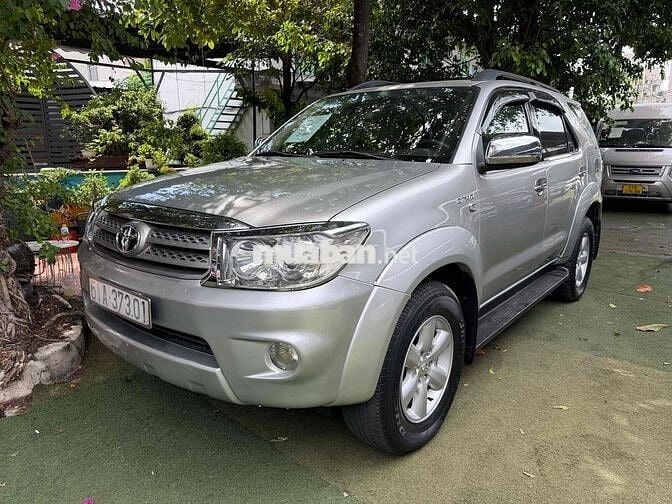 Toyota Fortuner 2009 2 cầu Bạc 138.000 km