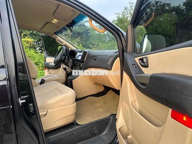 Hyundai Grand Starex 2016 9 chỗ Số sàn Đen