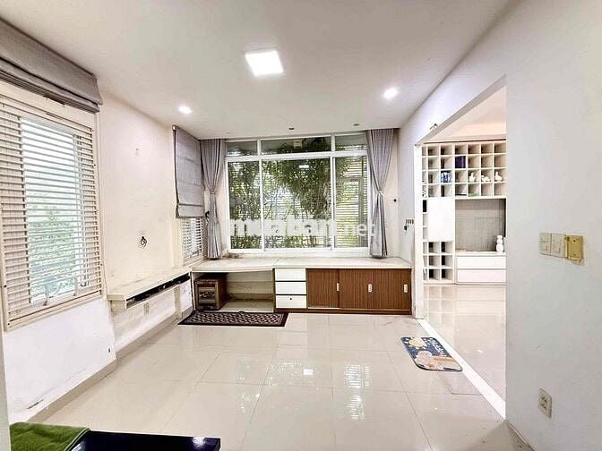 Giáp Q7, Phòng Full NT, Tách Bếp, Rộng 50m2, Cửa Sổ Trời , Thoáng Mát
