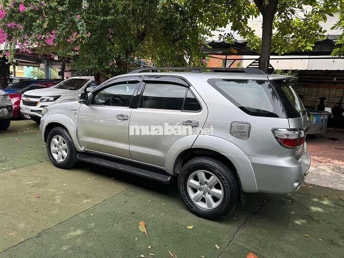 Toyota Fortuner 2009 2 cầu Bạc 138.000 km