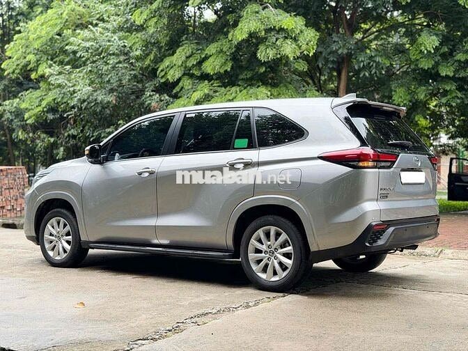 Toyota Innova Cross 2.0V CVT 2025 6000 km Bạc