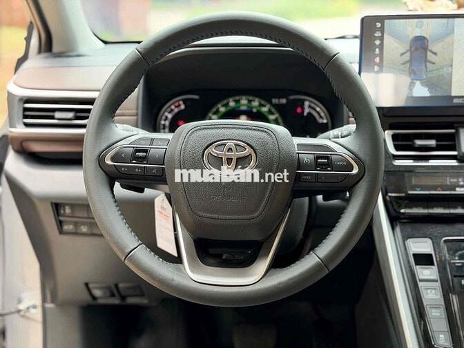 Toyota Innova cross V 2025 Bạc 6000km