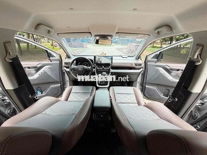 Toyota Innova cross V 2025 Bạc 6000km
