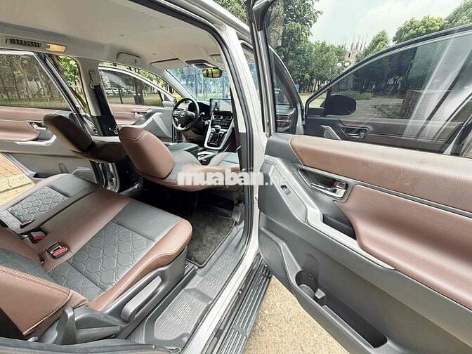 Toyota Innova cross V 2025 Bạc 6000km