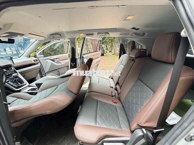 Toyota Innova cross V 2025 Bạc 6000km