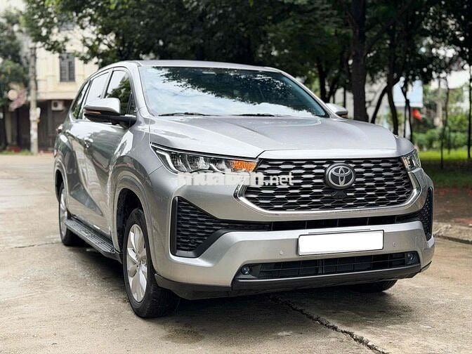 Toyota Innova cross V 2025 Bạc 6000km