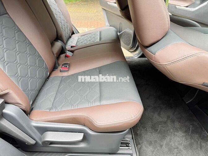 Toyota Innova cross V 2025 Bạc 6000km