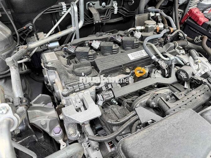 Toyota Innova cross V 2025 Bạc 6000km