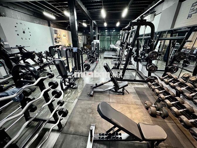 Tuyển lễ tân ca trưa cho phòng gym tân phú
