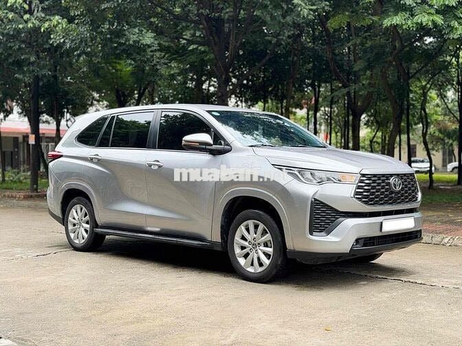 Toyota Innova cross V 2025 Bạc 6000km