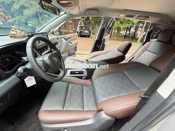 Toyota Innova cross V 2025 Bạc 6000km