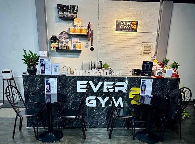 Tuyển lễ tân ca trưa cho phòng gym tân phú