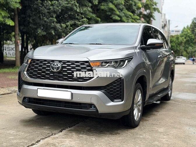Toyota Innova cross V 2025 Bạc 6000km