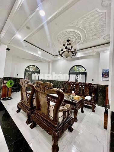 Cho Thuê Nguyên Căn Biệt Thự Siêu Rẻ DTSD 800m2 1Trệt 3Lầu 6Pn 6Wc