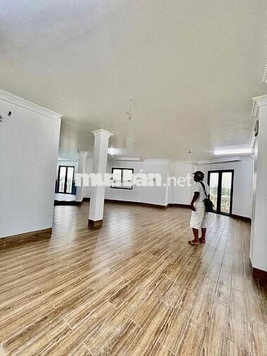 Cho Thuê Nguyên Căn Biệt Thự Siêu Rẻ DTSD 800m2 1Trệt 3Lầu 6Pn 6Wc