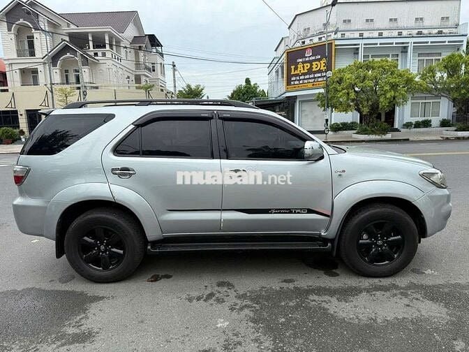Toyota Fortuner 2009 Số sàn Bạc
