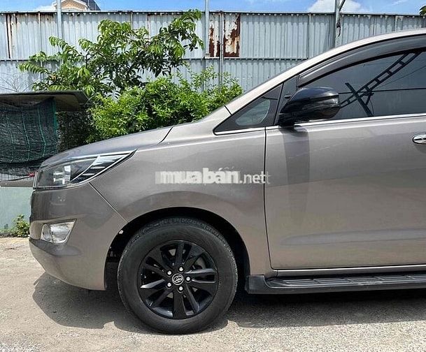 Toyota Innova 2.0G AT 2018 98000km Nâu
