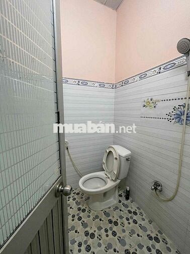 nhà 2 tầng 3 phòng ngủ 2wc có phòng ngủ tầng trệt, gần trường Kim Đồng