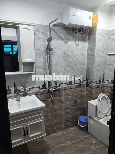 Cho thuê nhà diện tích 33m2 x 6 tầng, có gara ô tô , giá 10tr