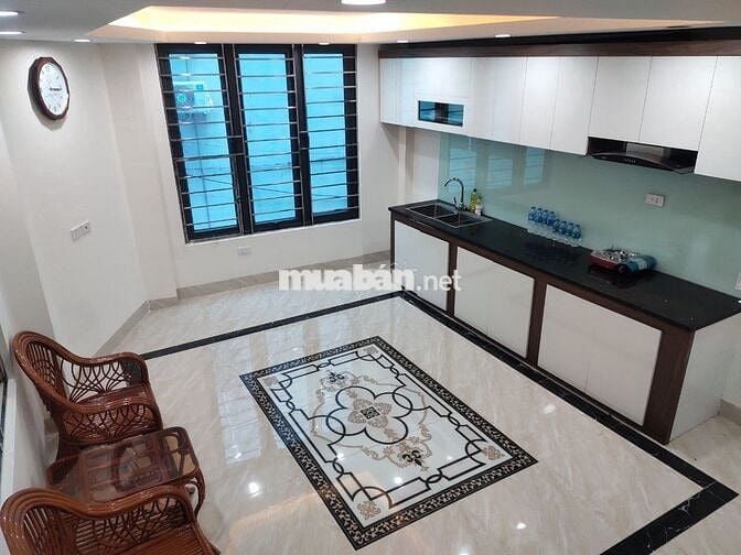 Cho thuê nhà diện tích 33m2 x 6 tầng, có gara ô tô , giá 10tr