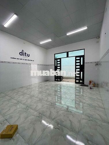 nhà 2 tầng 3 phòng ngủ 2wc có phòng ngủ tầng trệt, gần trường Kim Đồng