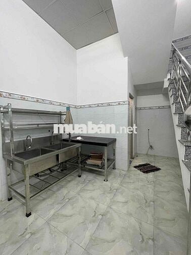 nhà 2 tầng 3 phòng ngủ 2wc có phòng ngủ tầng trệt, gần trường Kim Đồng