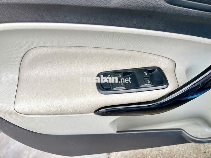 Ford Fiesta Titanium 1.5AT Xanh 110.000 km