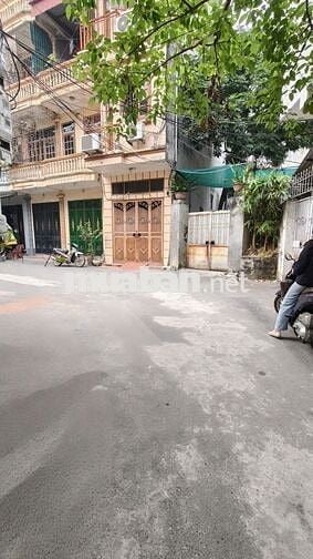 Bán lô đất 35m2 sổ - ngay Phùng Hưng Văn Quán - Chỉ hơn 6ty - oto gần