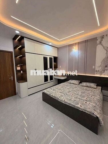 Nhà có thang máy đường số 5 bình long nguyễn sơn nối dài 4x16m 4 lầu.