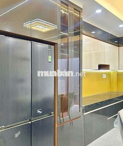 Nhà có thang máy đường số 5 bình long nguyễn sơn nối dài 4x16m 4 lầu.