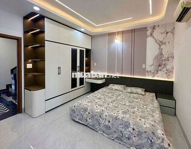 Nhà có thang máy đường số 5 bình long nguyễn sơn nối dài 4x16m 4 lầu.