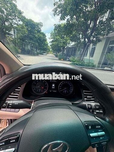 Hyundai Elantra 2.0 Trắng 5 chỗ