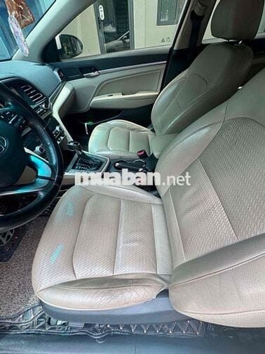 Hyundai Elantra 2.0 Trắng 5 chỗ