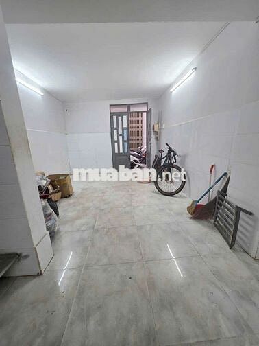 chính chủ cho thuê nhà 2pn , 2wc - mới sơn , có máy lạnh : 9tr , cọc 1