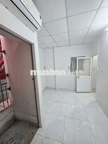 chính chủ cho thuê nhà 2pn , 2wc - mới sơn , có máy lạnh : 9tr , cọc 1